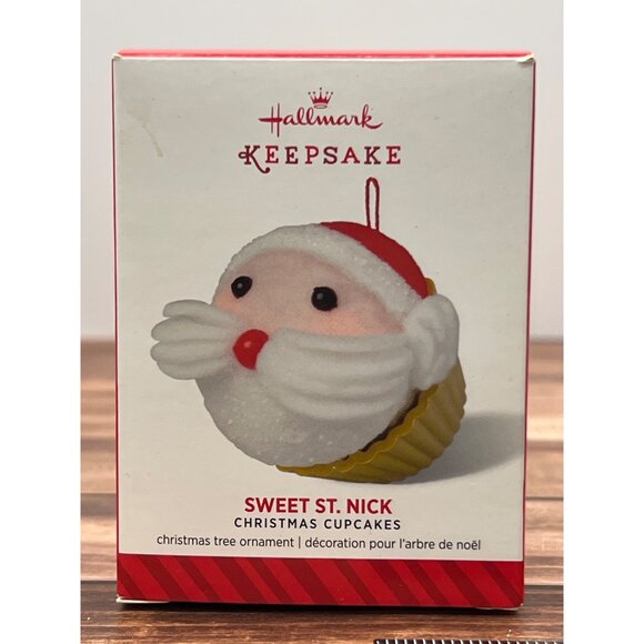 2014 HALLMARK KEEPSAKE ORNAMENT QX9106 SWEET ST. NICK SANTA CUPCAKE W FELT FACE - Picture 1 of 8